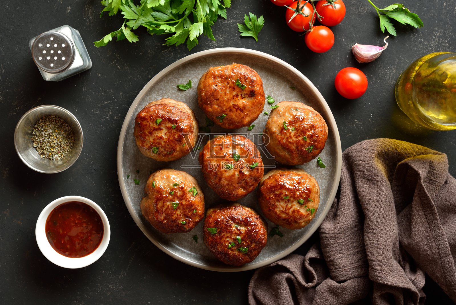 烤牛肉和猪肉肉片照片摄影图片