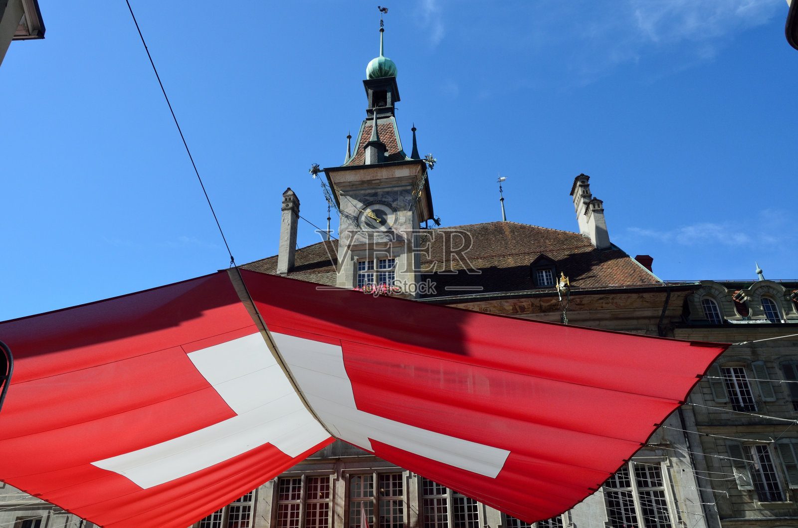 瑞士洛桑的一面巨大的瑞士国旗照片摄影图片