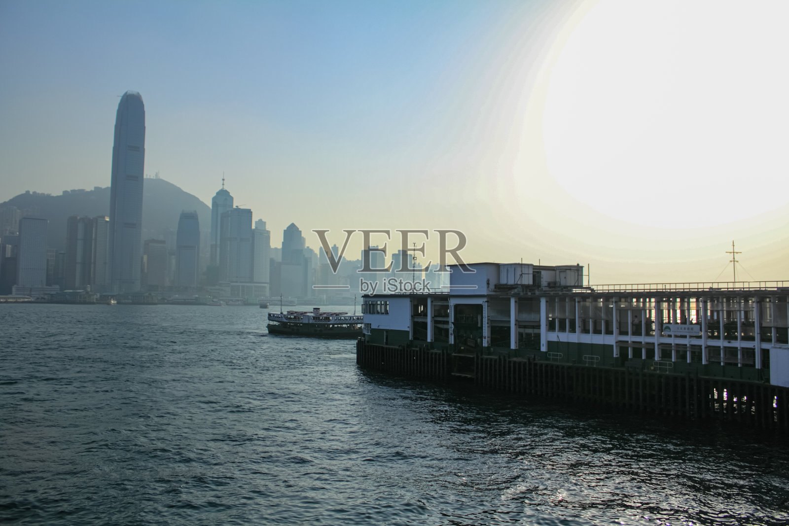 天星小轮俯瞰尖沙咀香港维多利亚港照片摄影图片