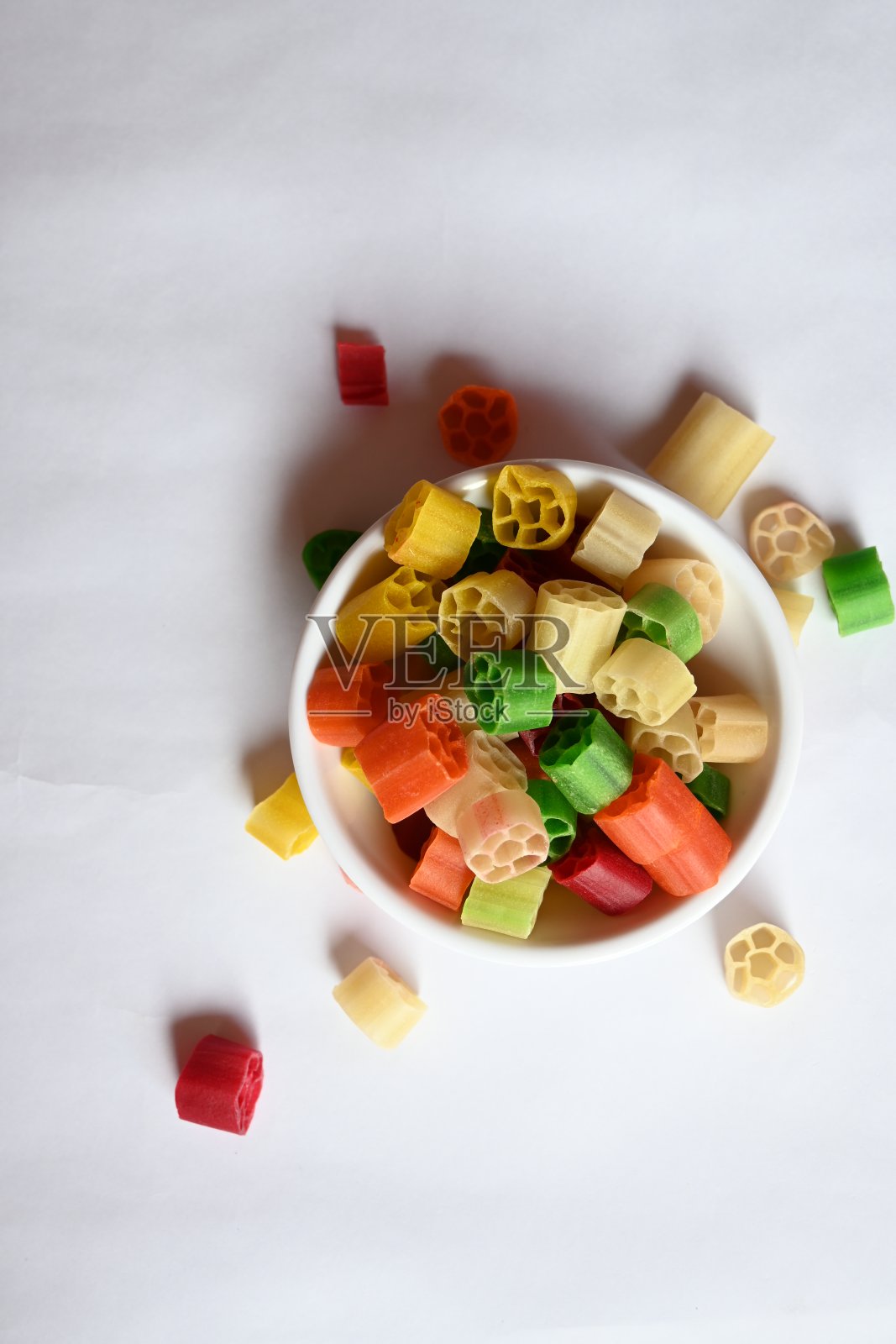 生蘑菇小吃。照片摄影图片