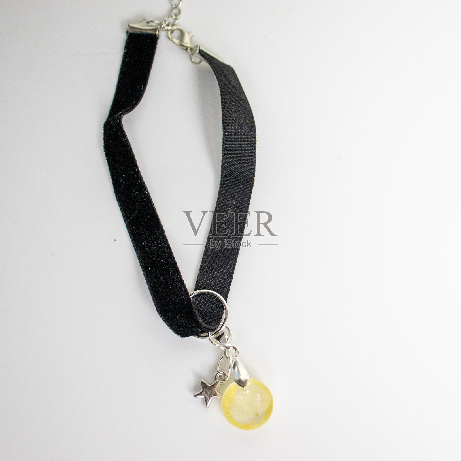 采购产品猫狗项圈项链吊坠,妇女,DIY,手工制作,手工珠宝。环氧树脂、珠、带。照片摄影图片