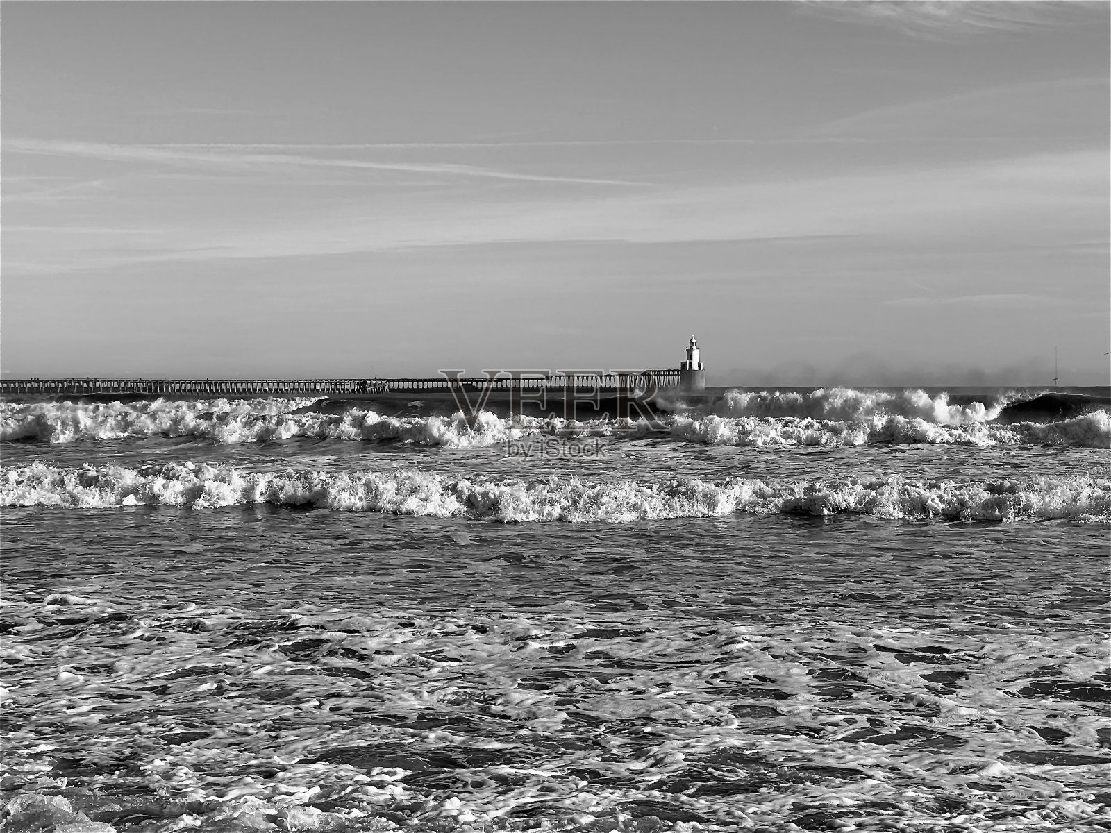 诺森伯兰郡外海波涛汹涌照片摄影图片