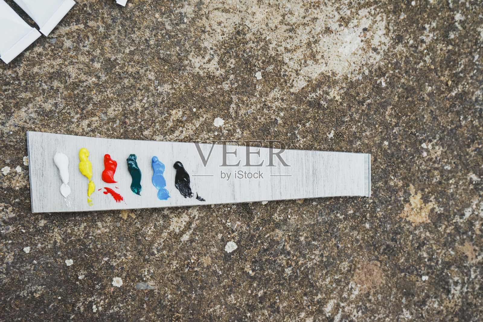 简单的颜色测试与油画颜料照片摄影图片