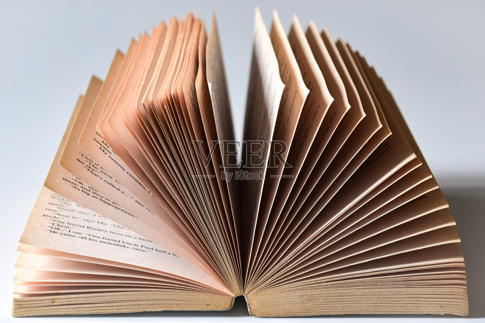 打开书照片摄影图片