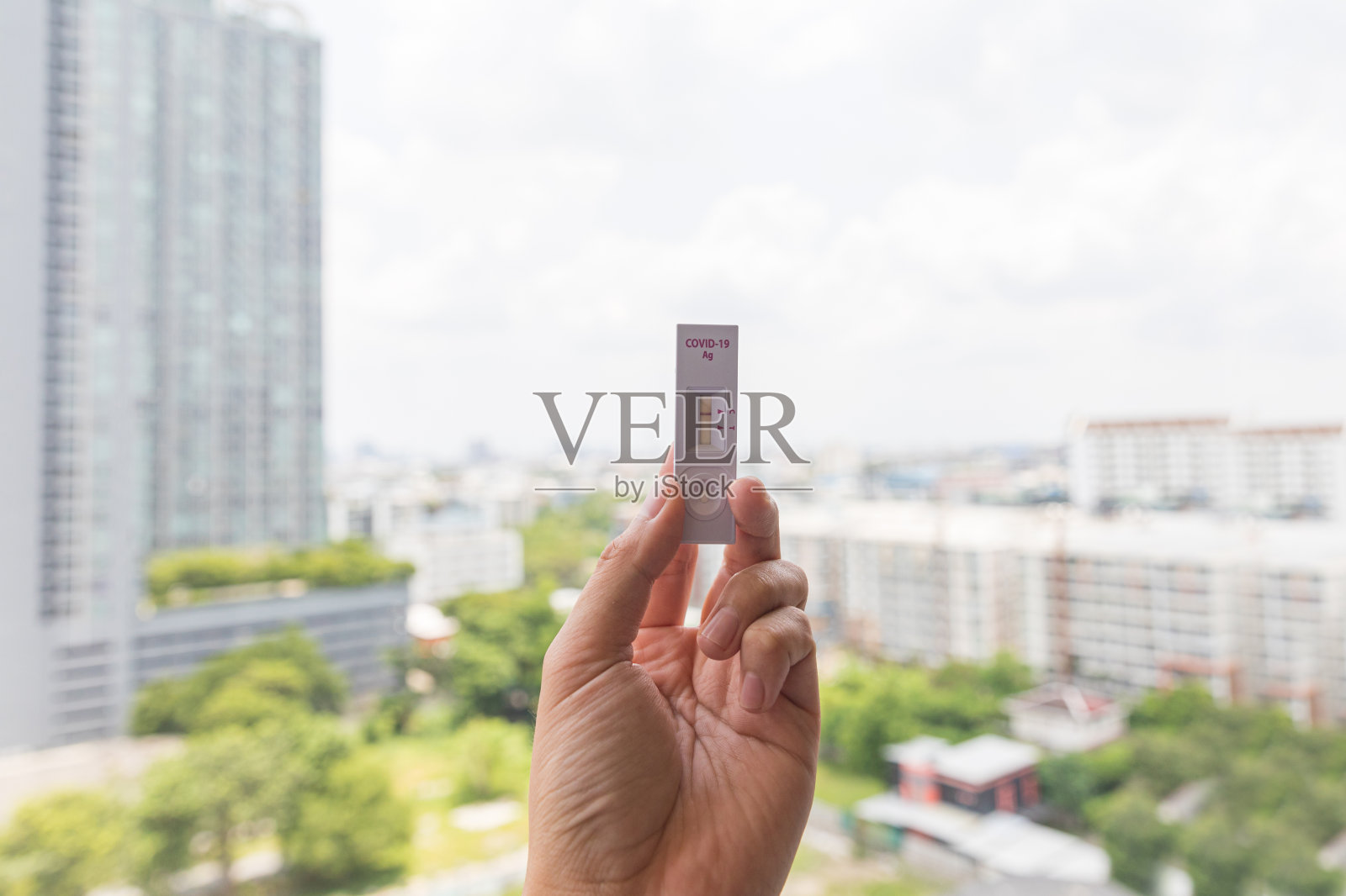 病毒性疾病2019-nCoV手持式抗原检测试剂盒检测COVID-19阴性快速测试。大流行传染病概念照片摄影图片