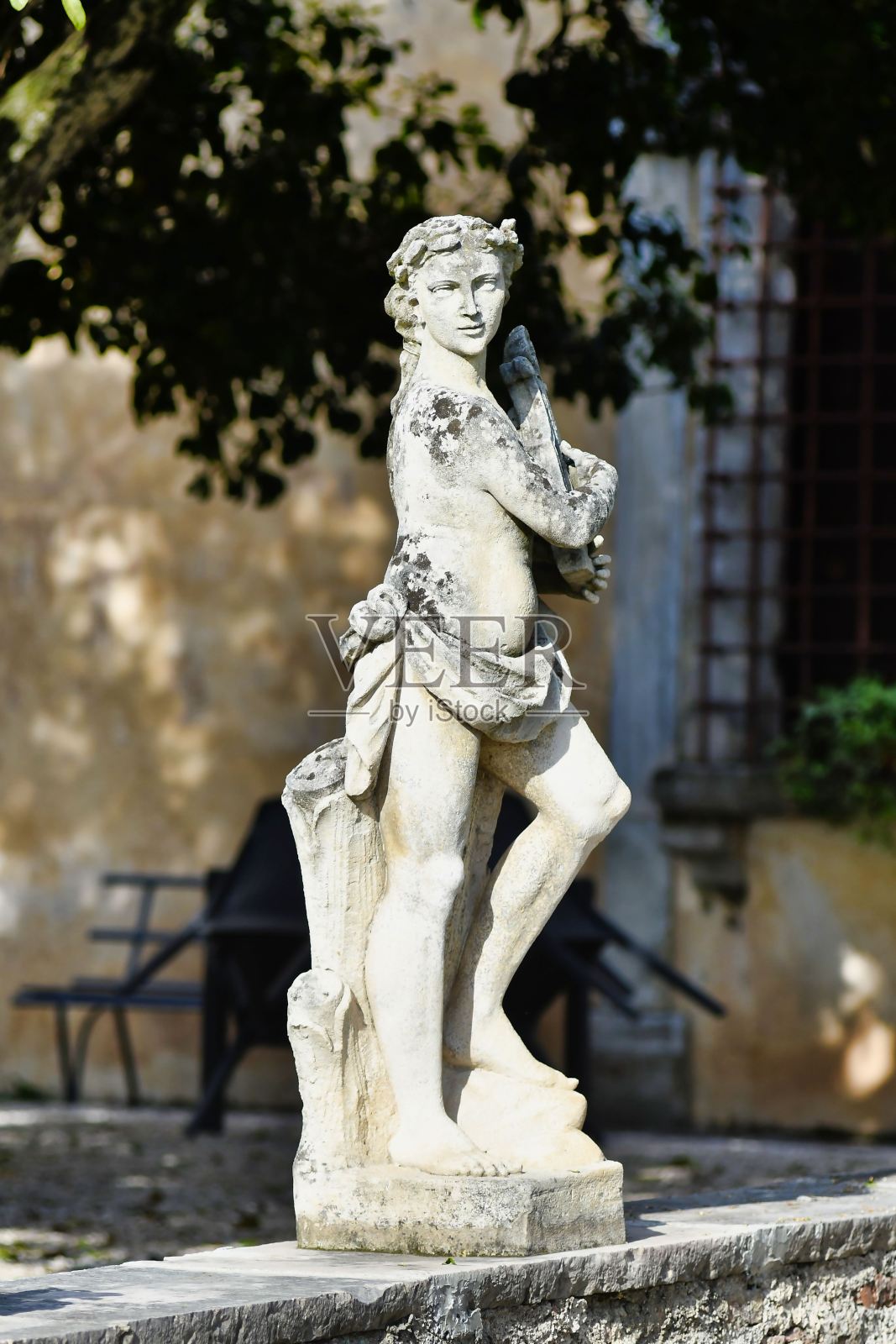 公园里的女人雕像,照片作为背景照片摄影图片