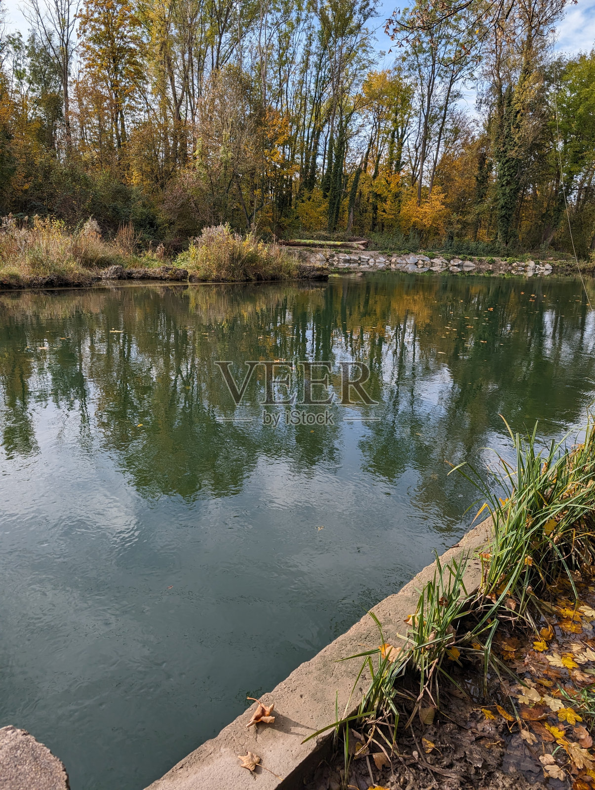 丑陋的墙和水照片摄影图片