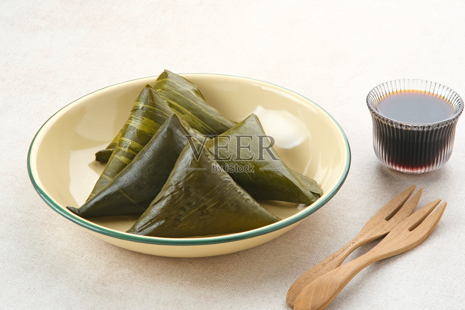 Lupis或Lopis,一种传统的印尼食物照片摄影图片