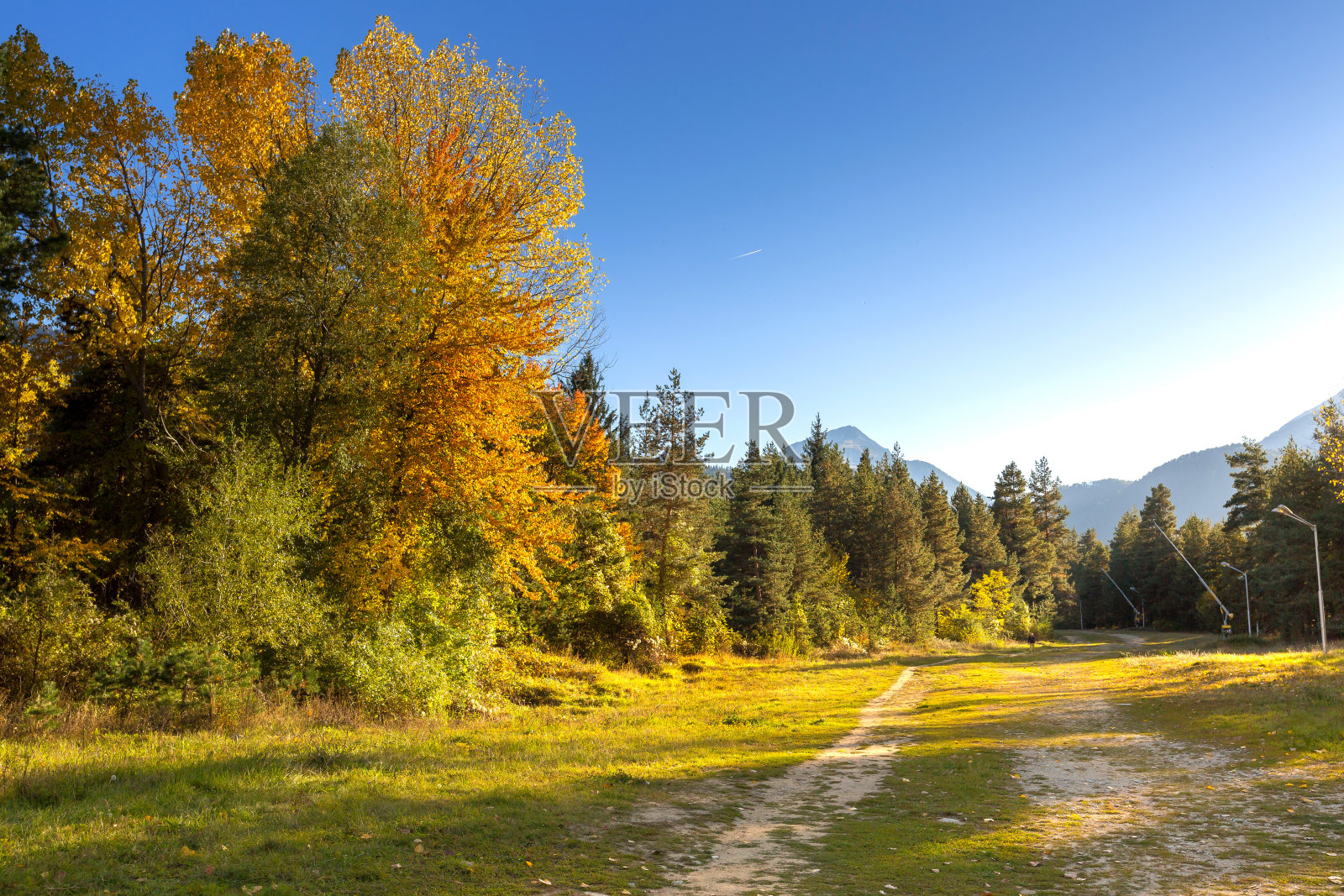 保加利亚班斯科滑雪道的秋景照片摄影图片