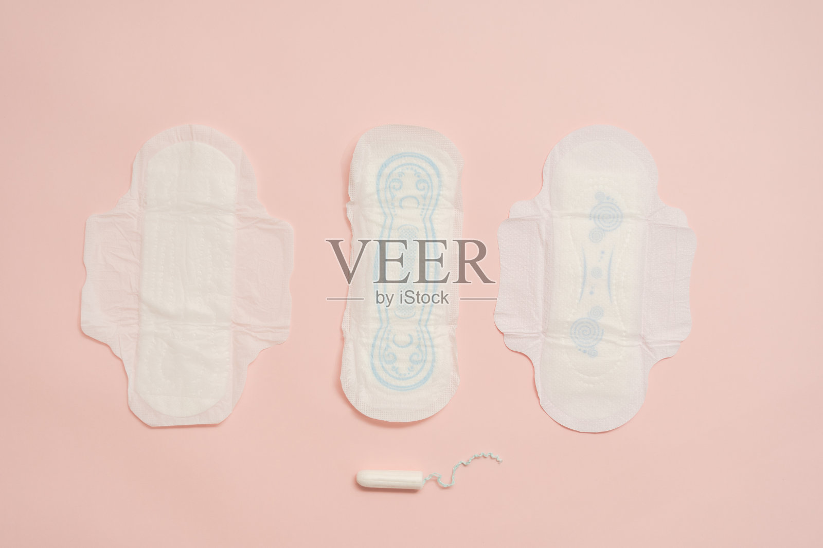 粉色背景卫生棉条的不同女性卫生巾(卫生巾)照片摄影图片