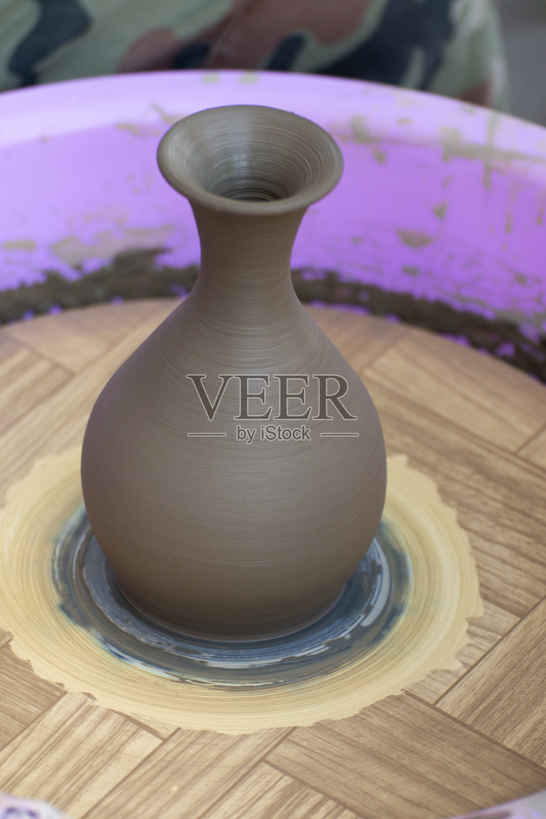 正在建造的陶瓷罐照片摄影图片