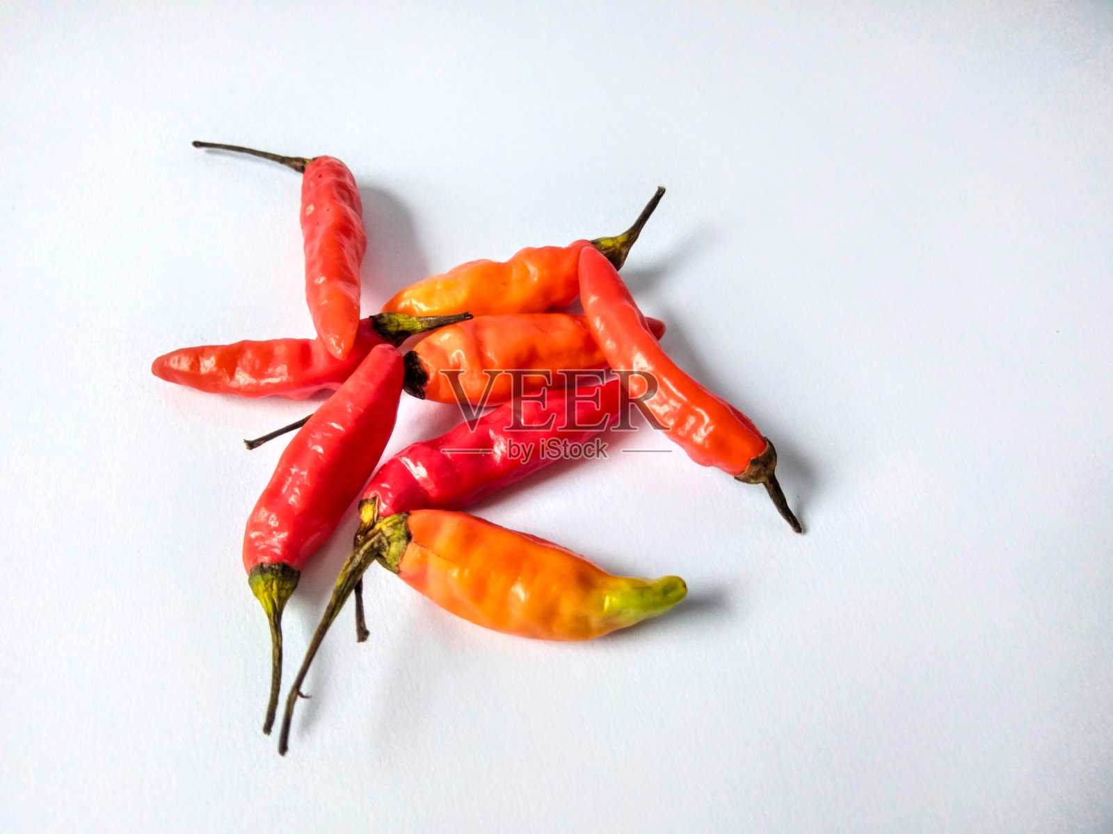 红辣椒椒或大黄椒,孤立白色背景照片摄影图片
