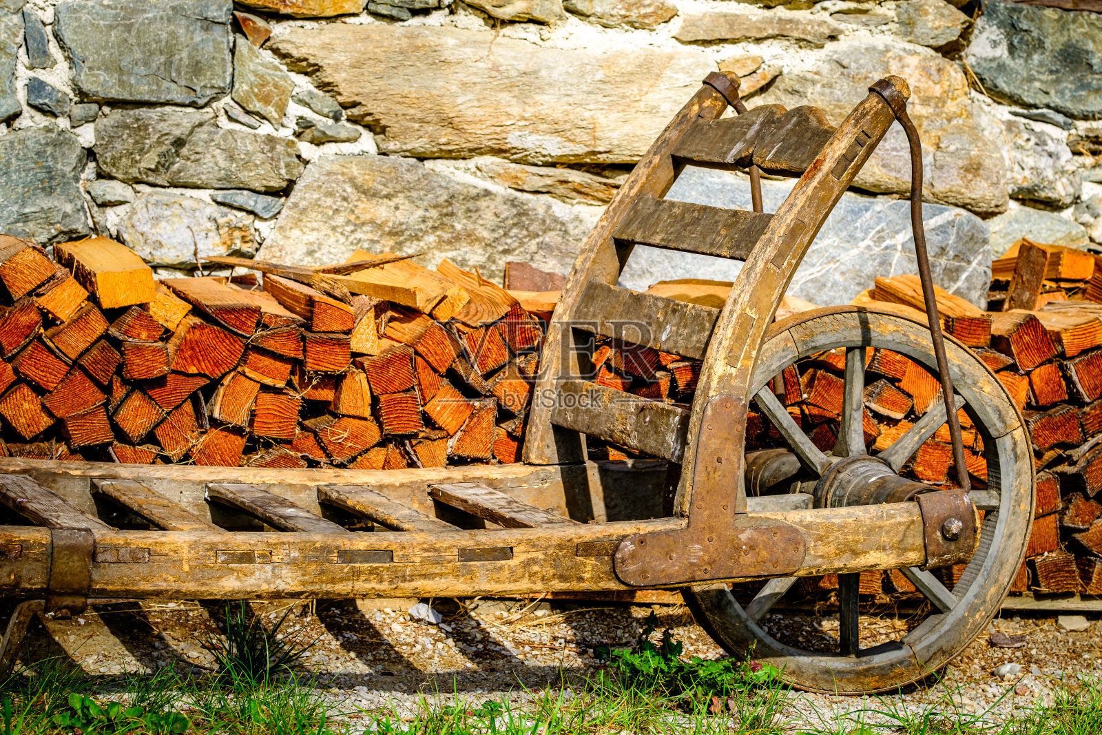 典型的老手推车——特写照片摄影图片
