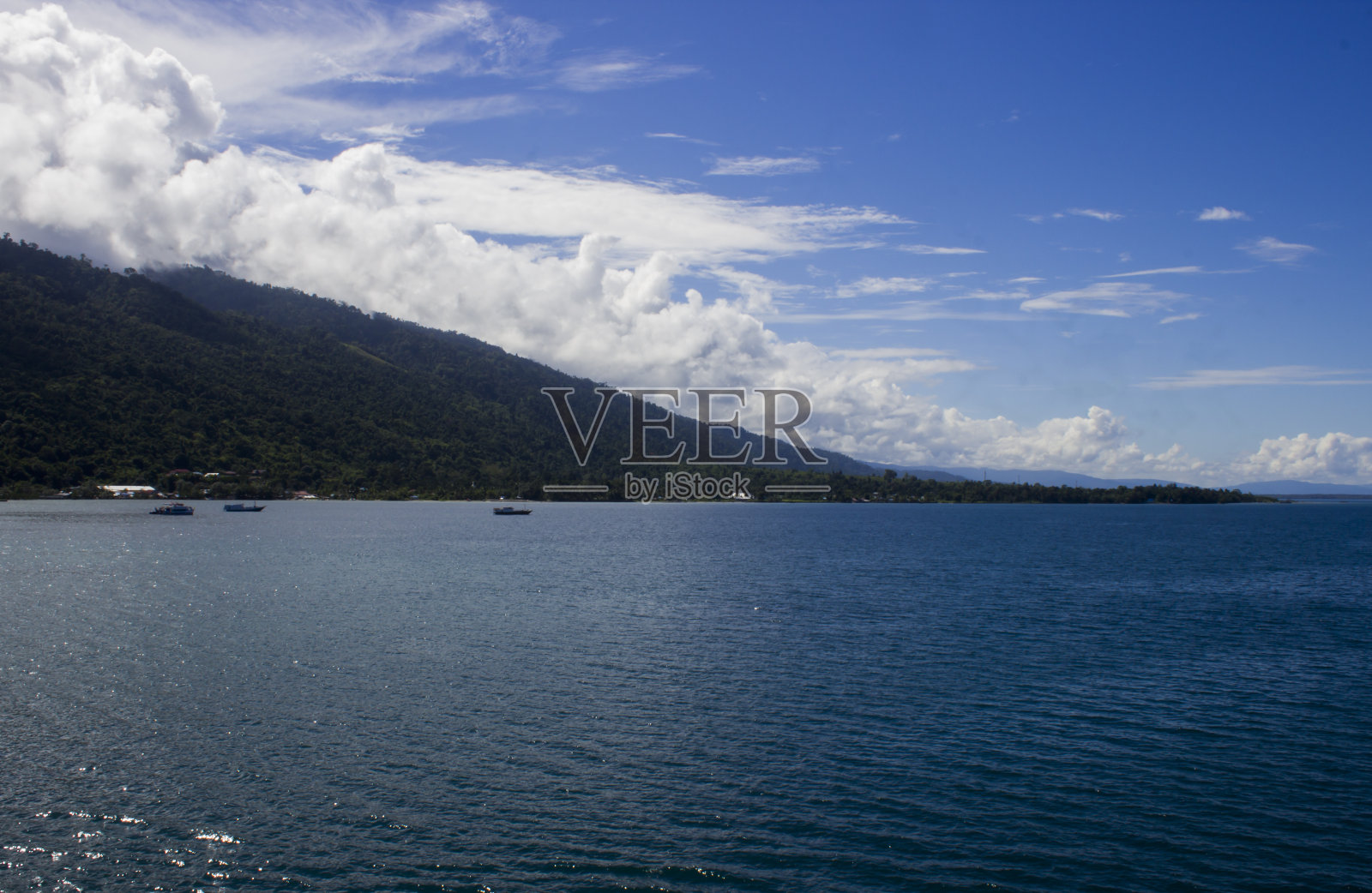 碧海青山。照片摄影图片