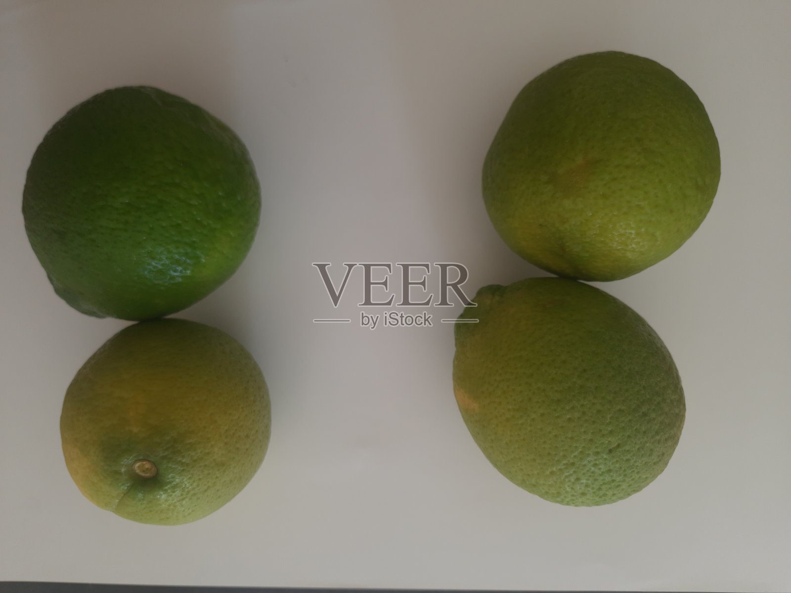 新鲜的绿色和黄色柠檬,柑橘照片摄影图片