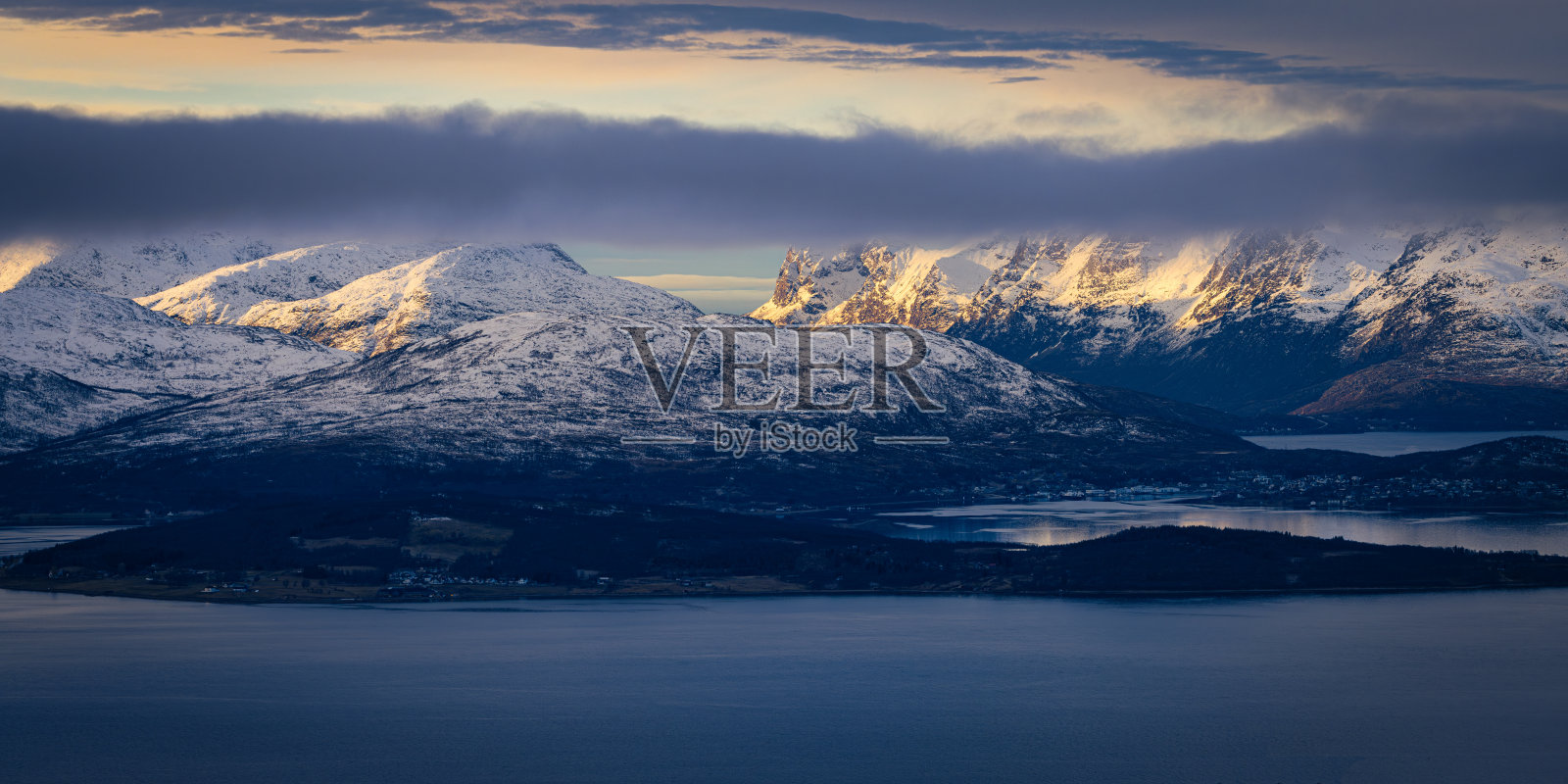 特罗姆瑟山上的日落照片摄影图片