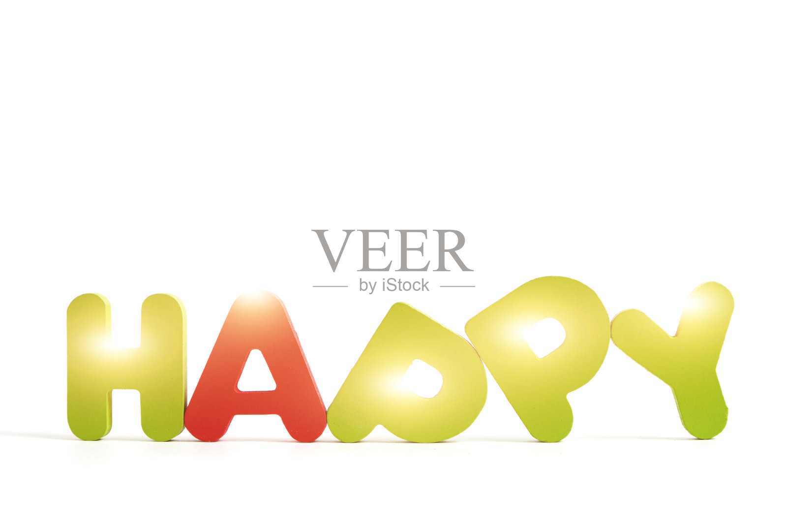 单词快乐是由白色背景的彩色字母和明亮的阳光组成的。照片摄影图片