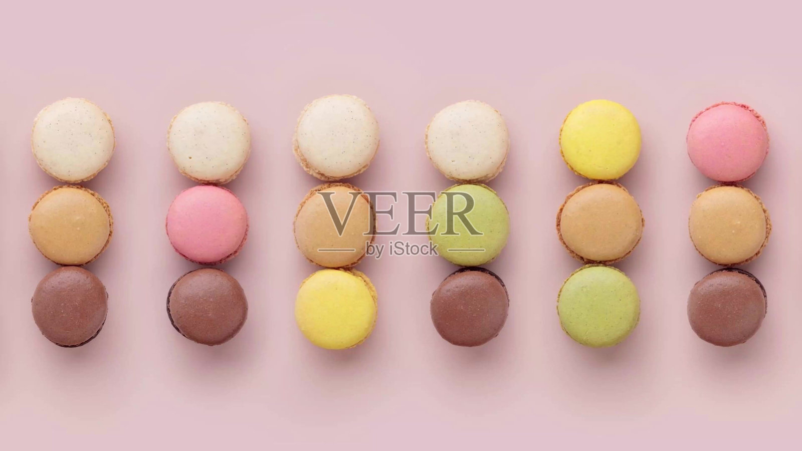 彩色移动马卡龙行粉红色的背景,俯视图视频水平定格动画照片摄影图片