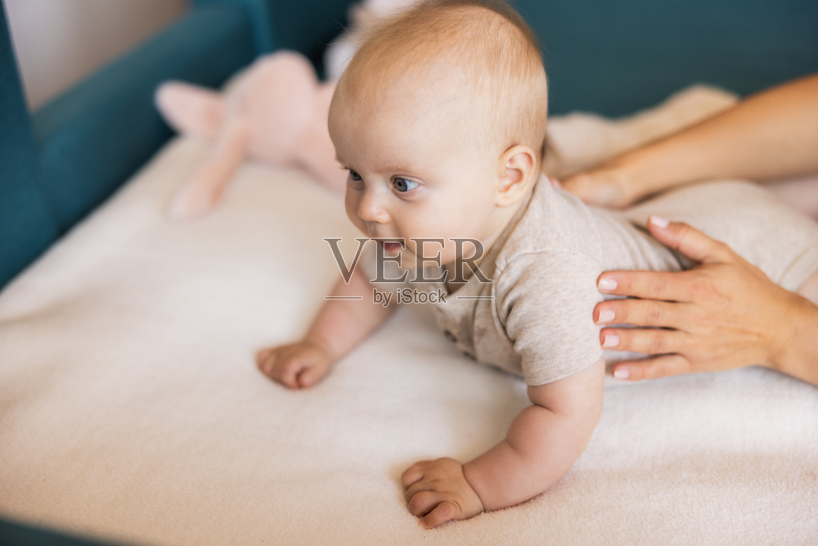 我是一个快乐的宝宝照片摄影图片