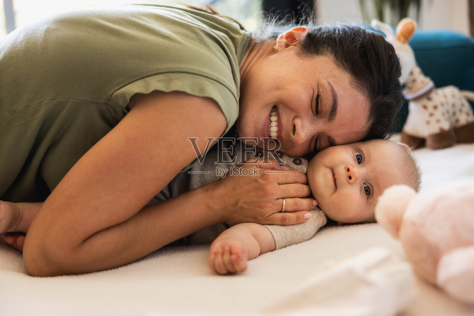 这是拥抱时间照片摄影图片