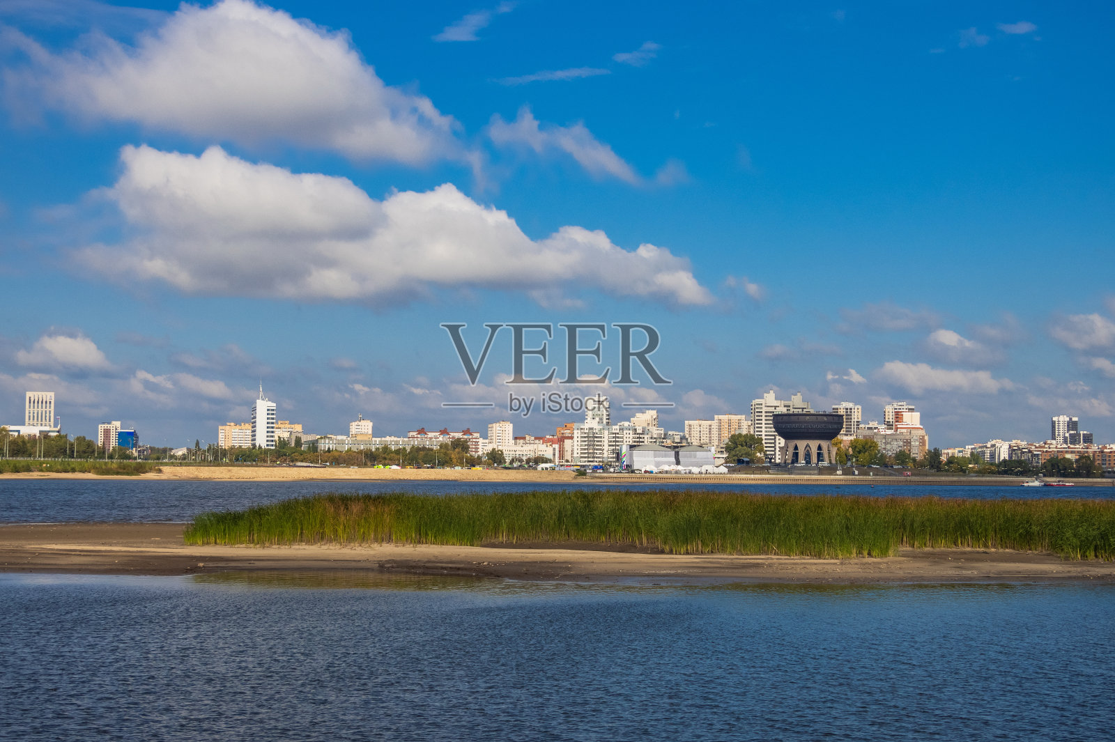 喀山市河堤景观。城市地标。照片摄影图片