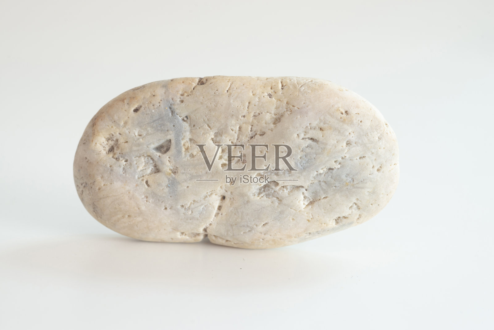 特写显示了白色巨石的细节,自然弯曲的形状。照片摄影图片