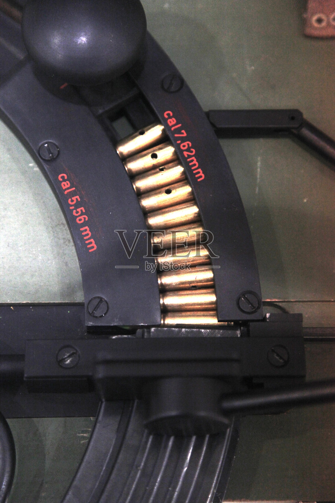 框架里的子弹照片摄影图片