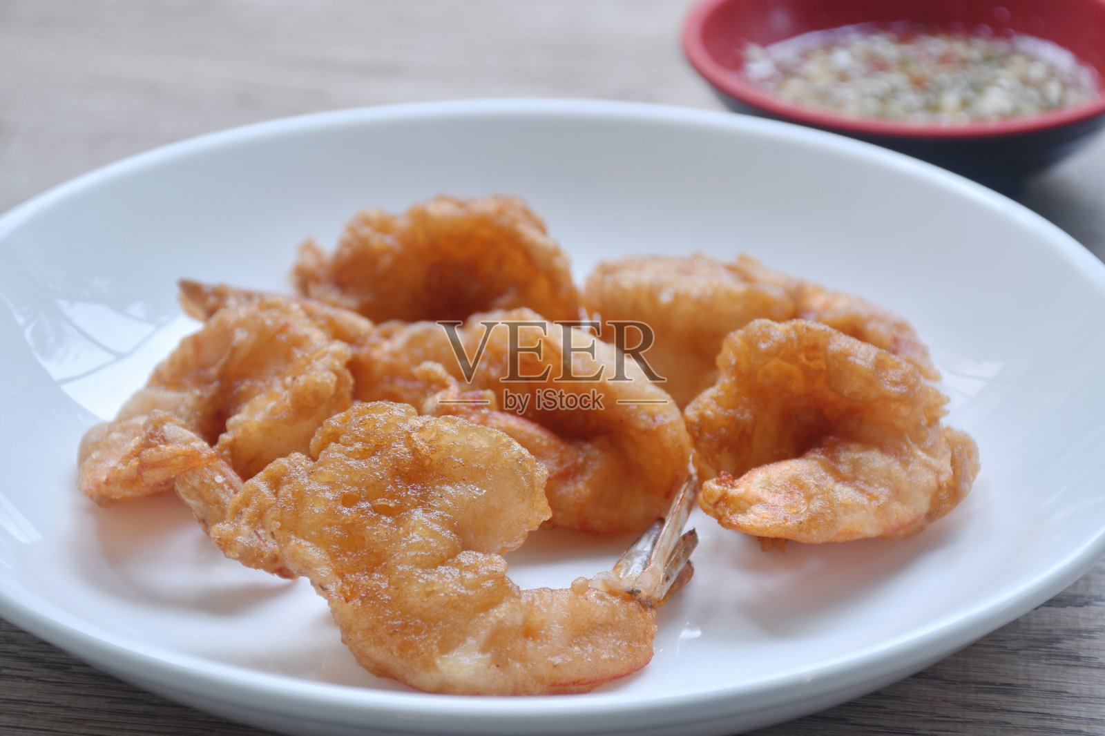 油炸海虾馅面蘸辣椒酱照片摄影图片
