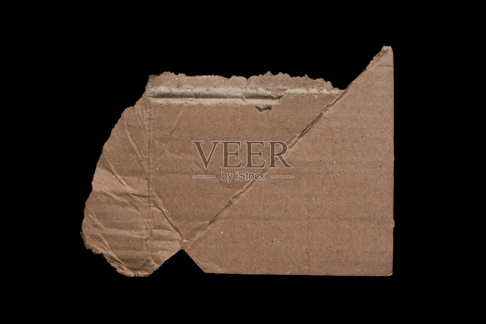 撕开的硬纸板片孤立在一个黑色的背景照片摄影图片