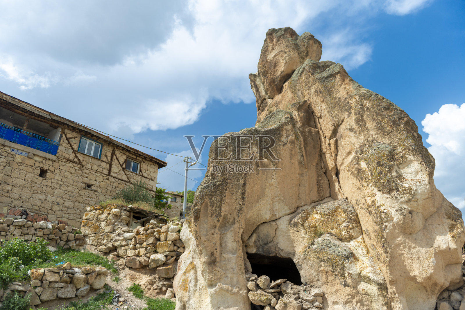 观赏弗里吉亚山谷的岩层和古石墓照片摄影图片