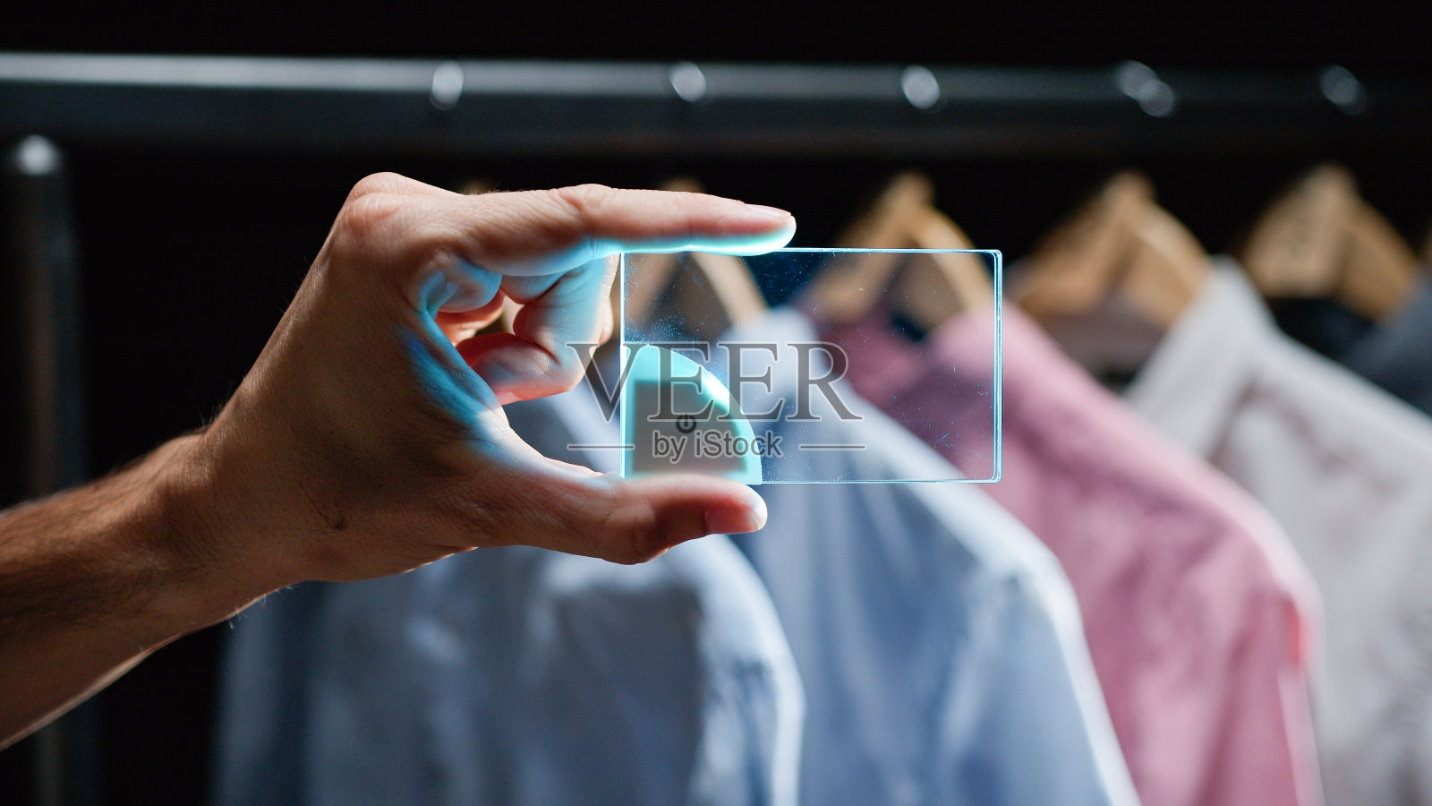 手持空的科技信用卡照片摄影图片