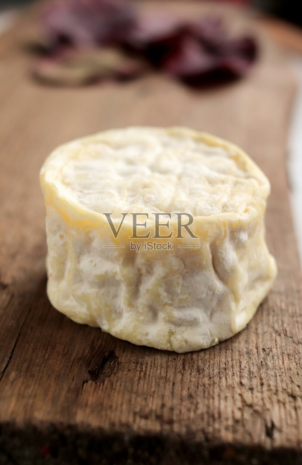 美味的山羊奶酪和霉菌照片摄影图片