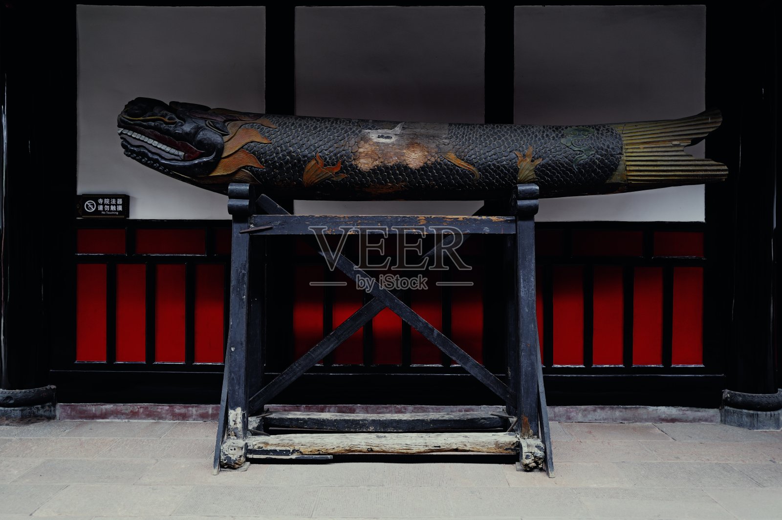 永恒的优雅:文殊寺古代钟楼照片摄影图片