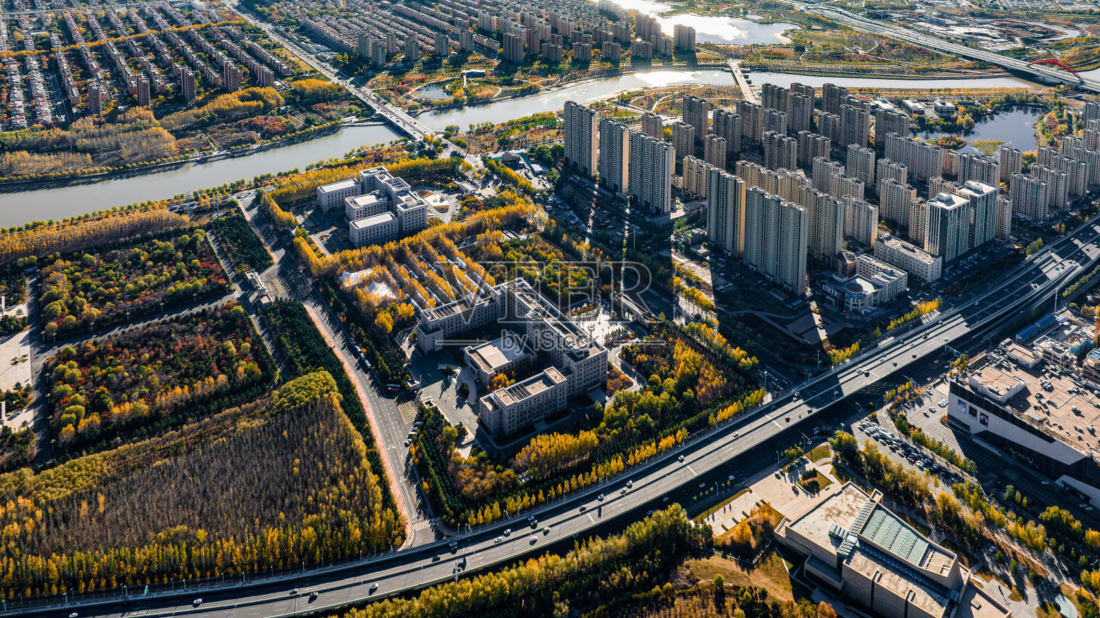 中国长春的秋季城市景观照片摄影图片