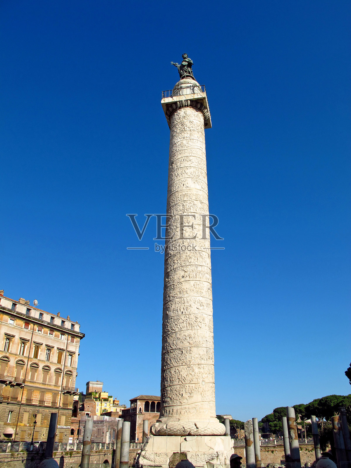 意大利罗马的图拉真圆柱照片摄影图片