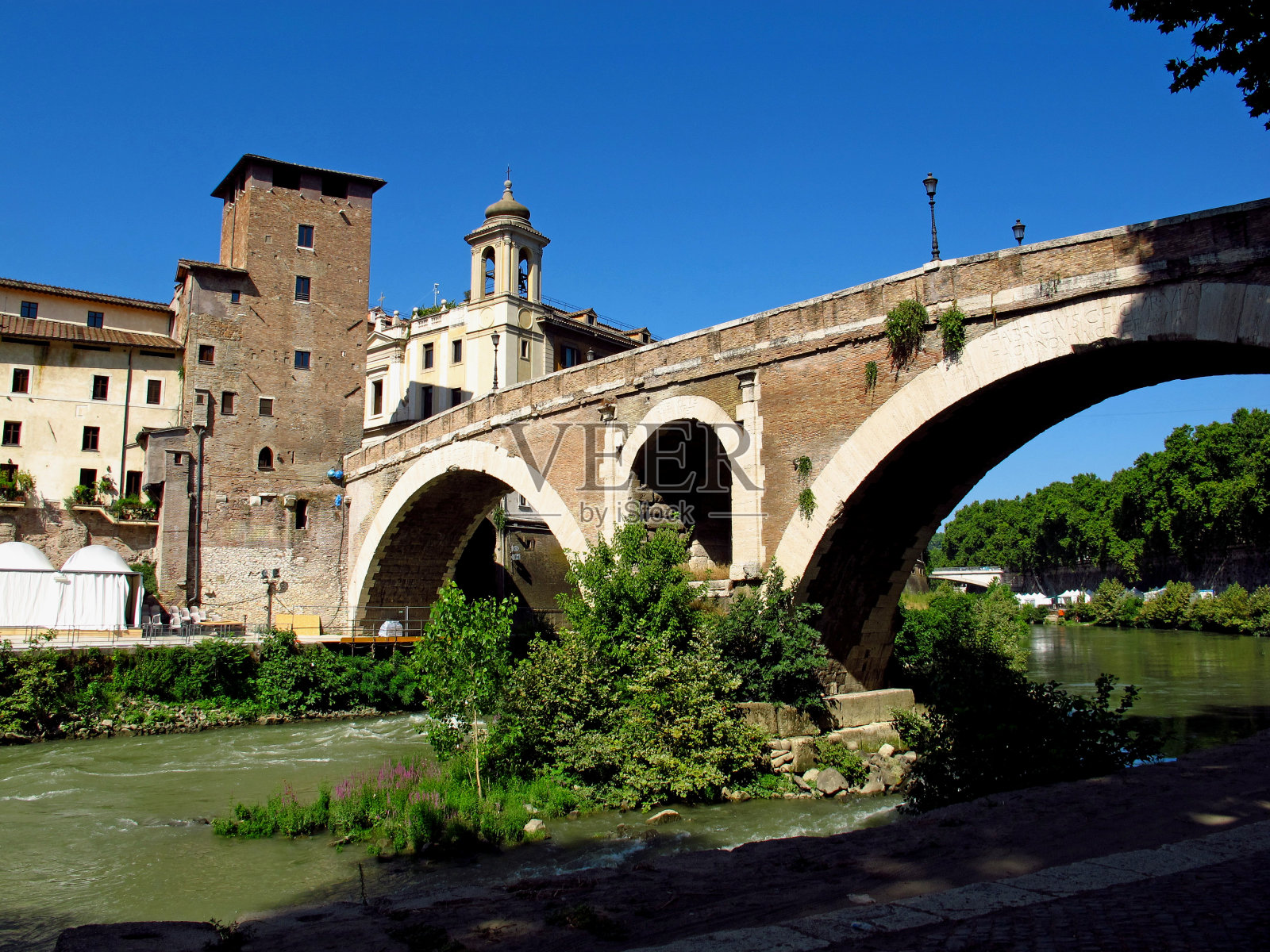 意大利罗马特拉斯提弗列的台伯河大桥照片摄影图片