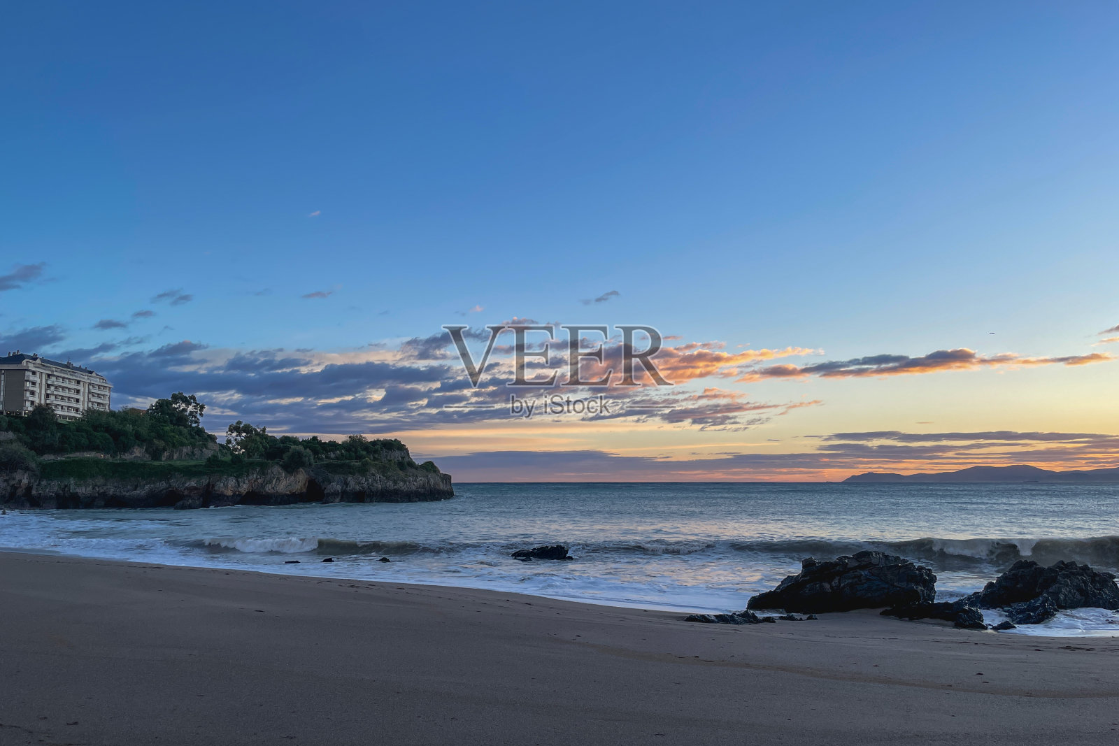 秋天沙滩上雄伟的早晨照片摄影图片