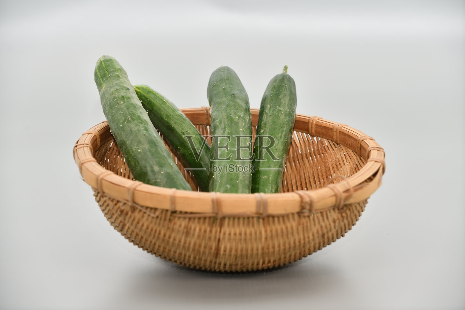 漏勺和黄瓜照片摄影图片