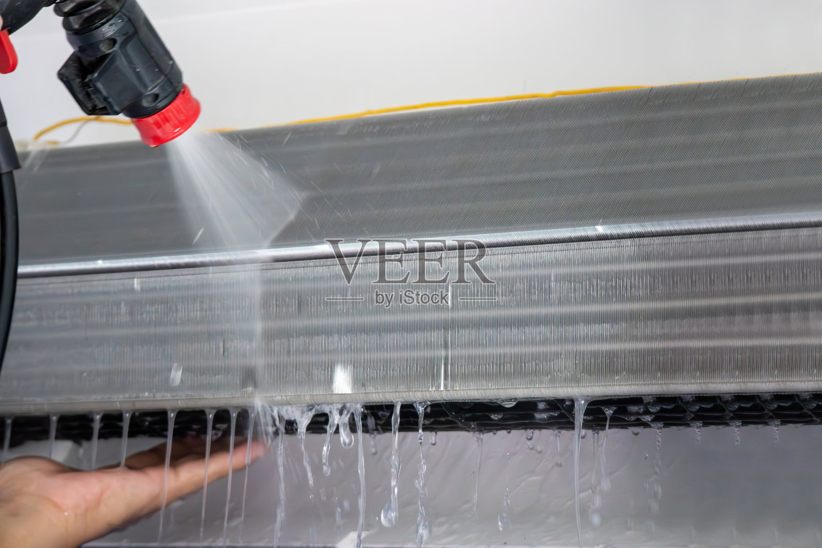 空调喷淋清洁服务照片摄影图片