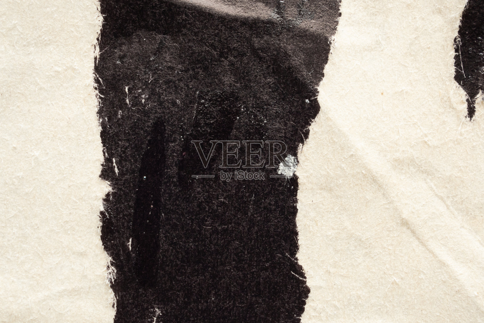 旧的垃圾纸撕开撕破的黑色海报表面纹理背景照片摄影图片