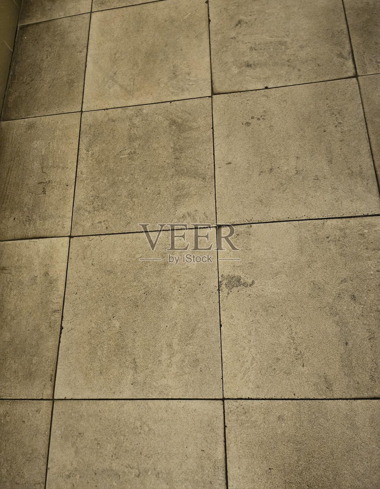 走廊里的瓷砖地板照片摄影图片