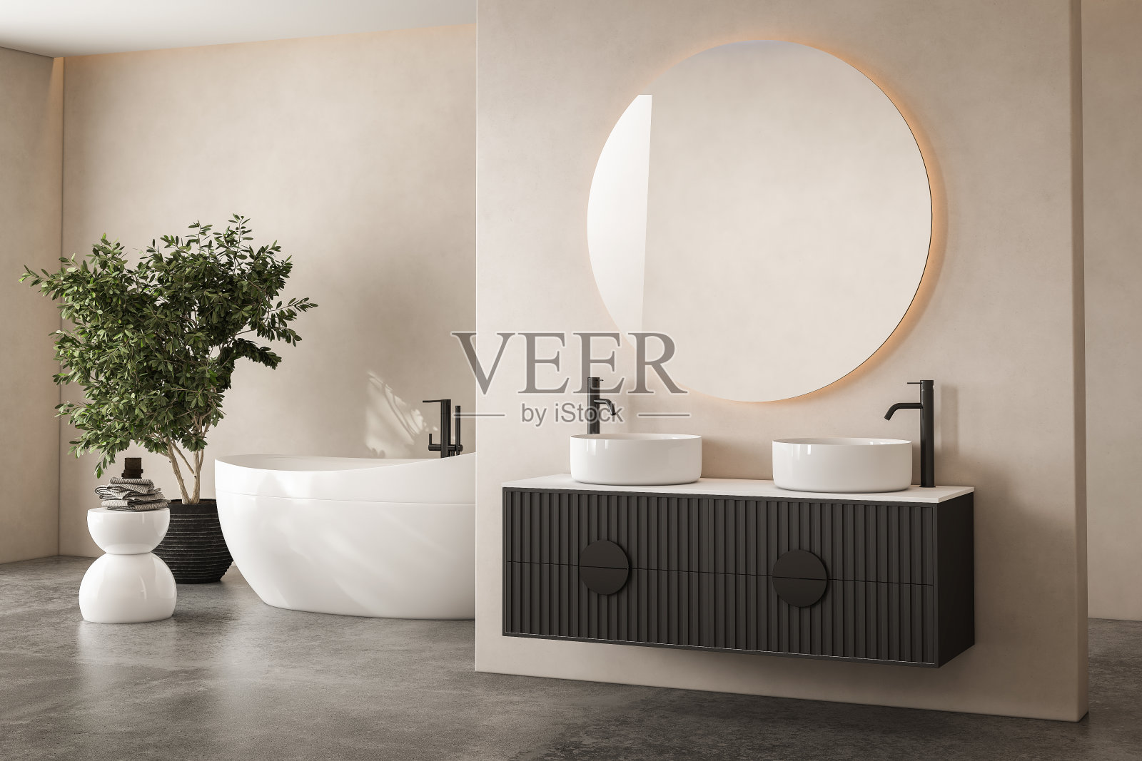 米色浴室内部有双水槽和镜子,混凝土地板,浴缸,植物。酒店工作室的洗浴用品。照片摄影图片