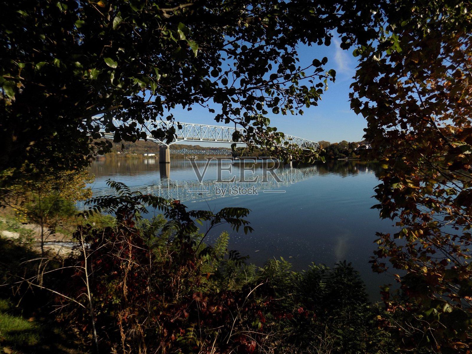 东罗切斯特莫那卡桥穿过罗切斯特莫那卡桥照片摄影图片