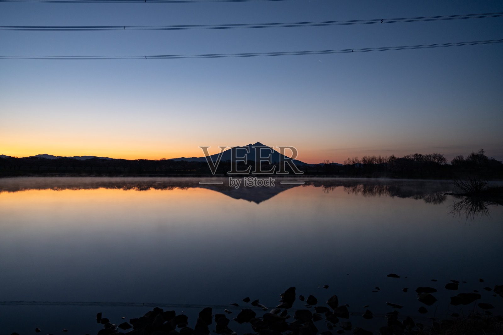 日出前的筑波山,茨城县照片摄影图片