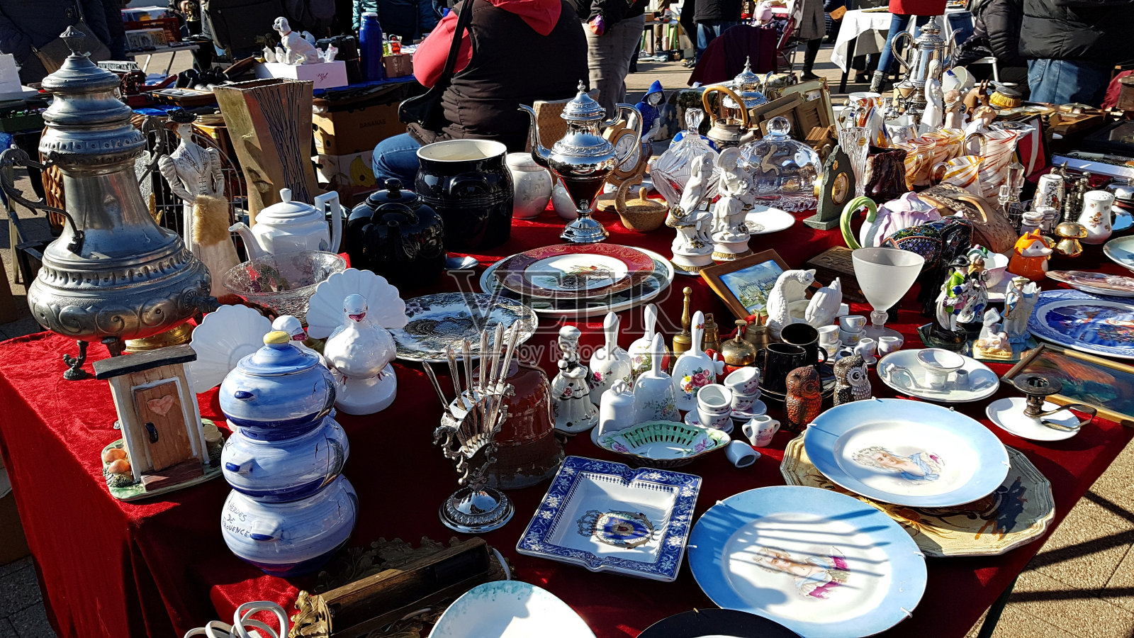 各种各样的旧物品和家用器具都在这里展出照片摄影图片