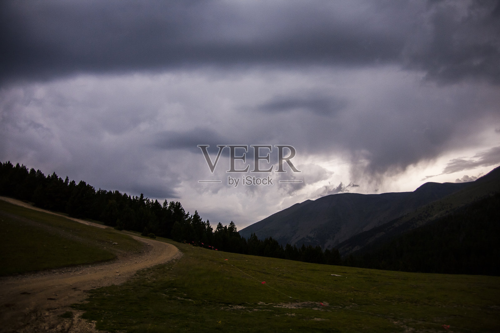 夏季风景在La Cerdanya,比利牛斯,西班牙照片摄影图片