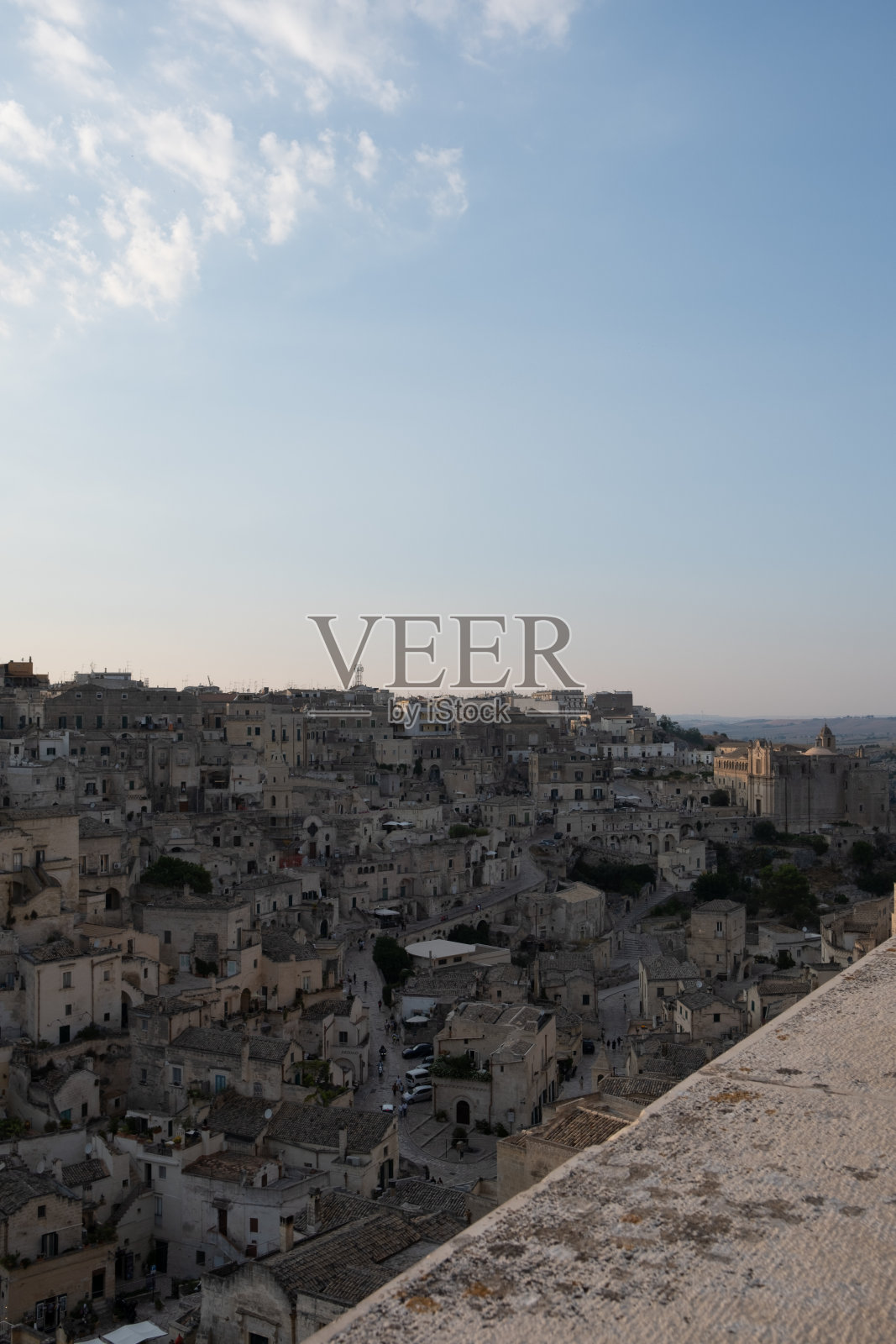 从马泰拉山顶俯瞰照片摄影图片