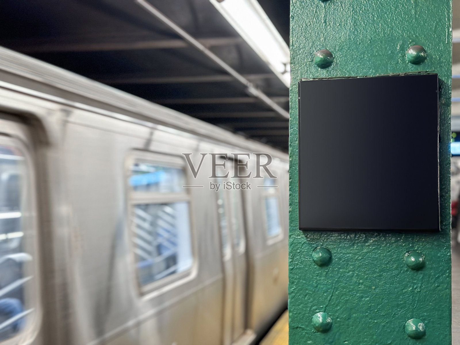 地铁站站台照片摄影图片