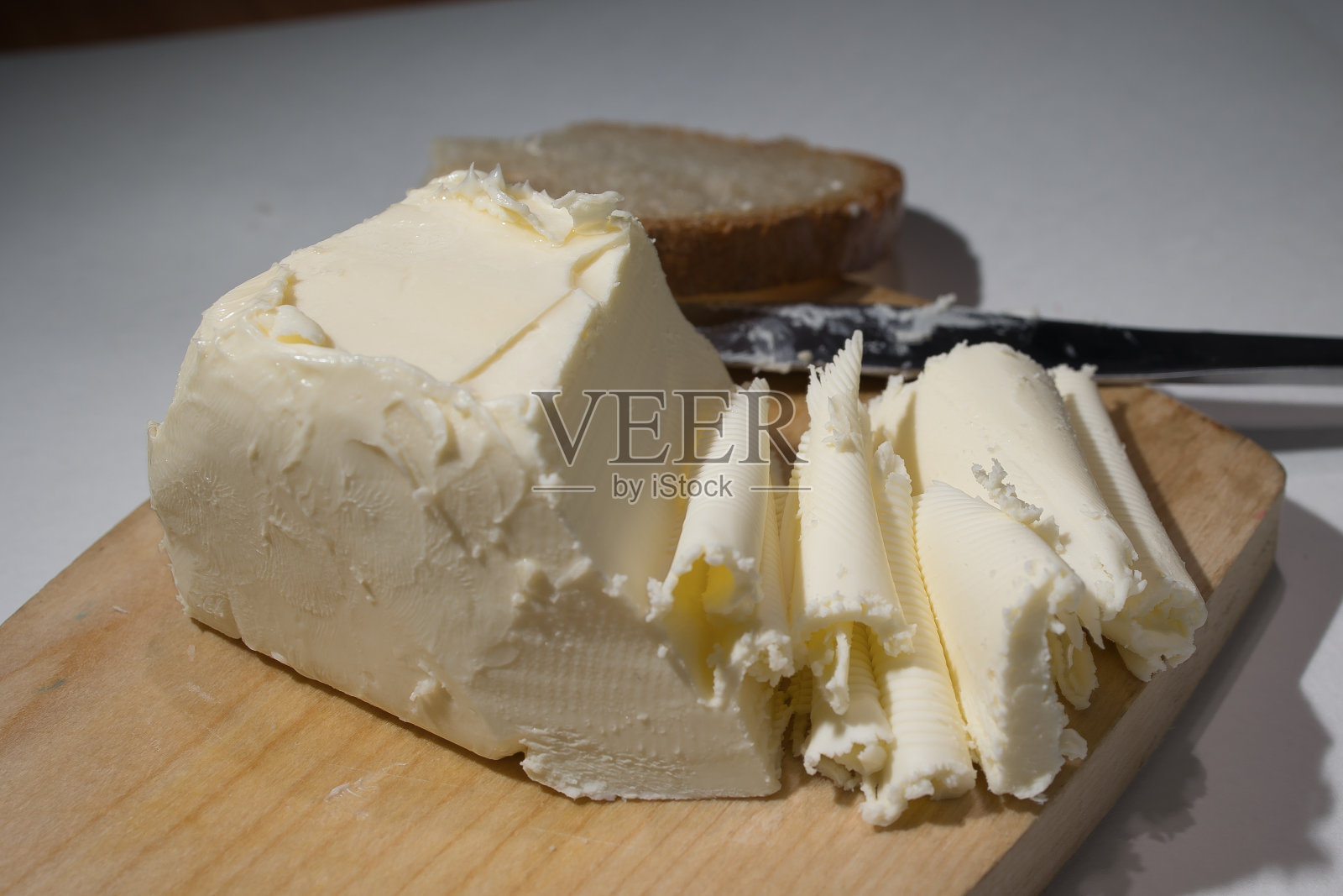 切块黄油铺在阳光下近距离拍摄照片摄影图片