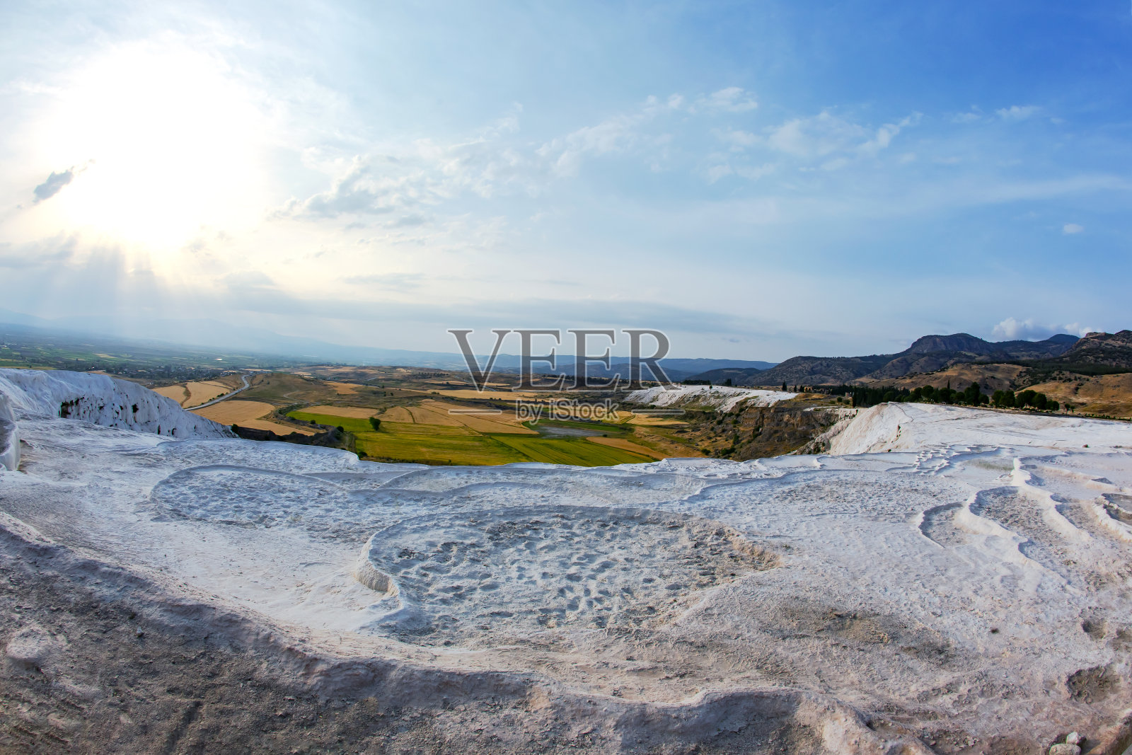 日落时分,Pamukkale的石灰华照片摄影图片